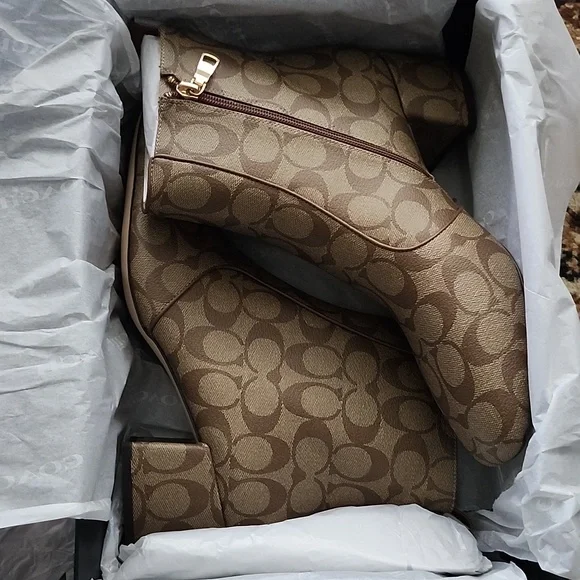 NWT! Coach Signature "C" logo Boots in Original Blk Box w/White Logo Branding;11 - Picture 4 of 16